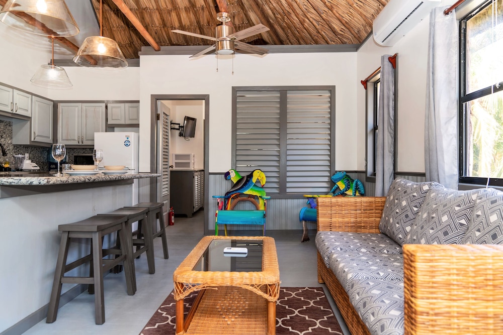 Deluxe Single Room, Ensuite, Beach View (Beach Front 2nd Floor) photo 1