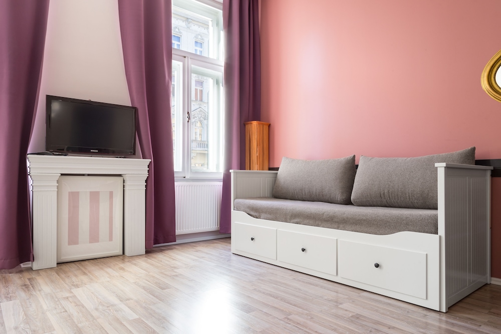 Family Apartment - Photo 30