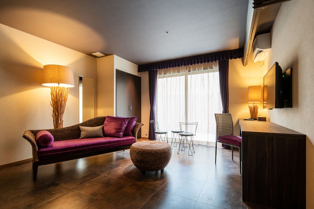 Room#101 Suite Room Twin