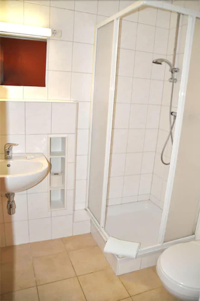 Standard Triple Room - Photo 3
