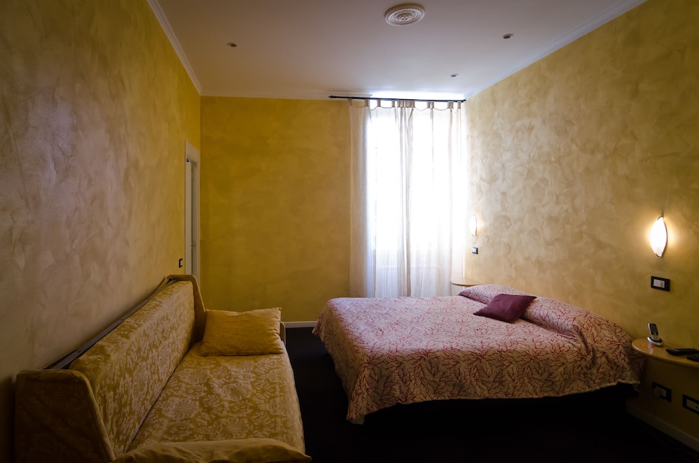 Triple Room - Photo 9
