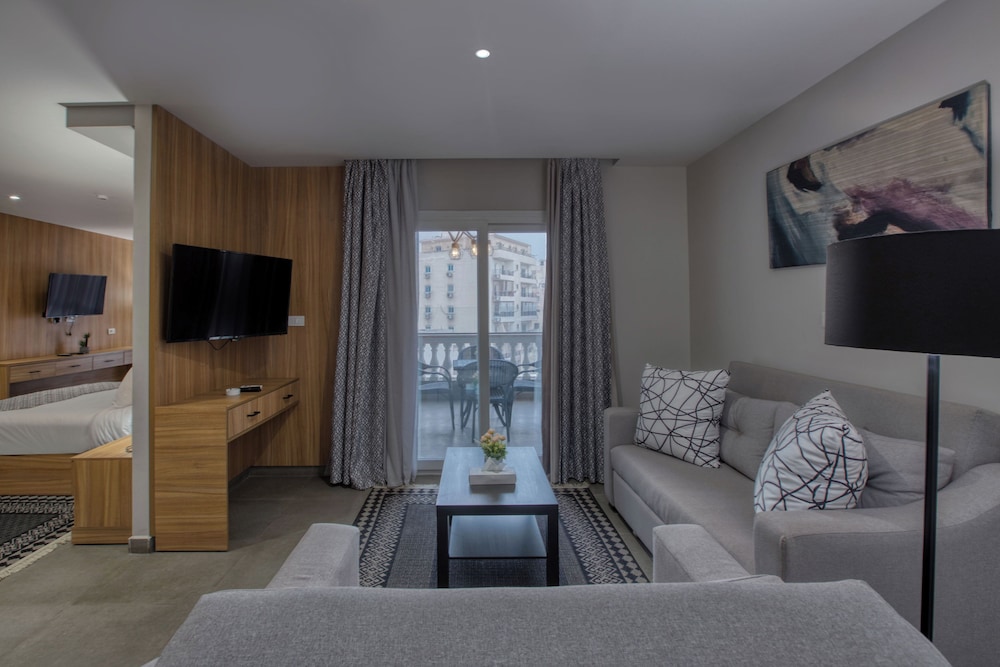 Family Suite - Photo 8