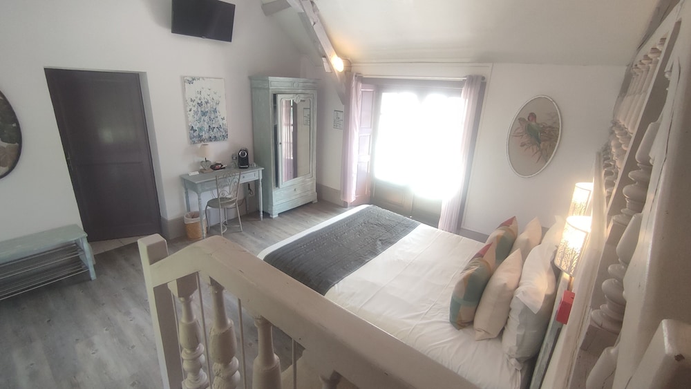 Family Room - Photo 3