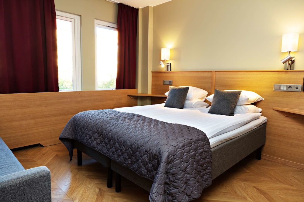 Standard Room, 1 Double Bed, Non Smoking - Photo 3
