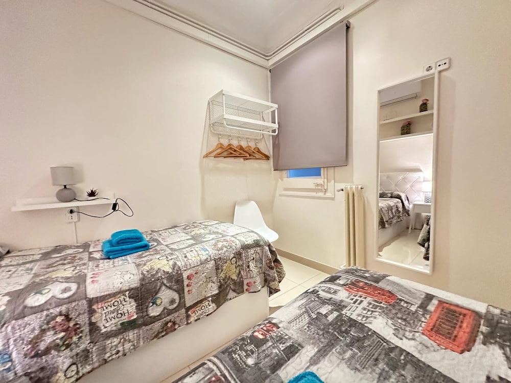 Twin Room, Shared Bathroom photo 3