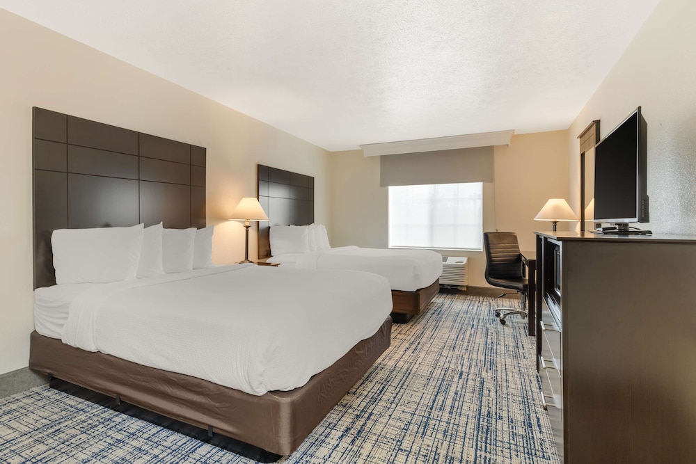 Standard Room, 2 Queen Beds, Non Smoking, Refrigerator & Microwave - Photo 1