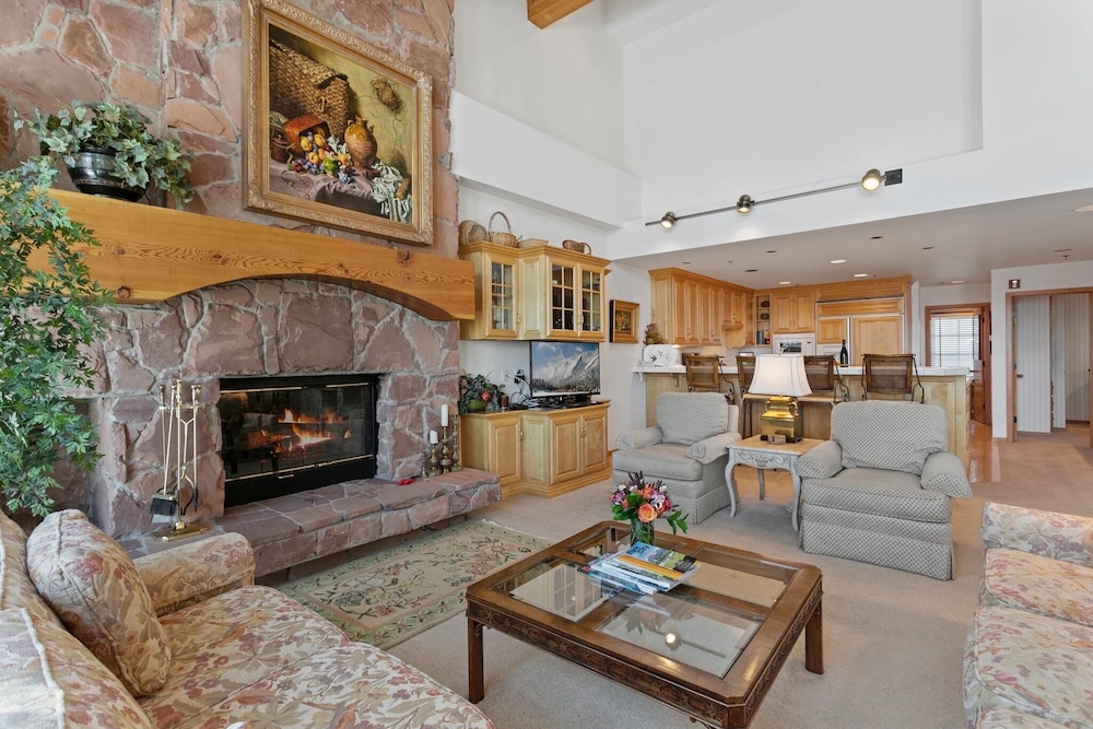 Condo, 3 Bedrooms