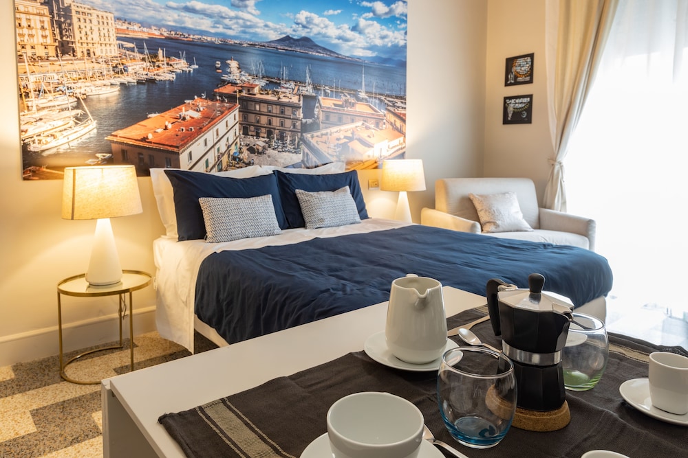 Triple Room, Balcony (Chiaia)