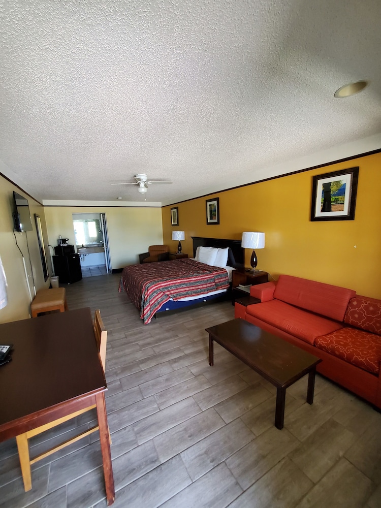 Standard Room, 1 Queen Bed, Non Smoking photo 2