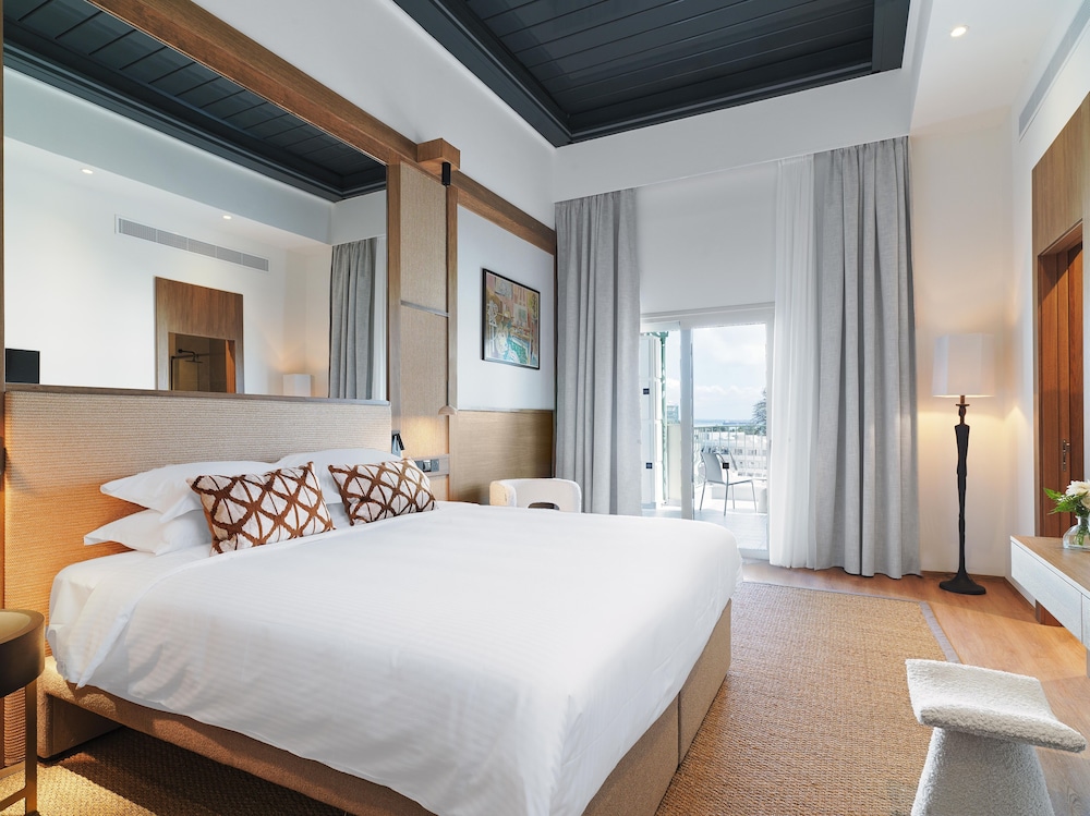 Executive Suite, Hot Tub, Executive Level