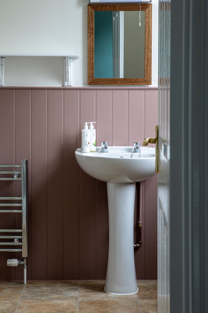 Classic Double Room, Ensuite - Photo 7