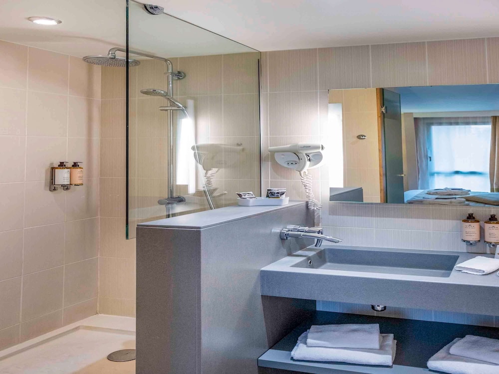 Standard Room, Multiple Beds - Photo 13