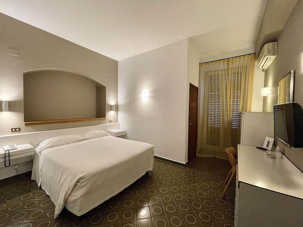 Classic Room, 1 Double or 2 Twin Beds - Photo 11