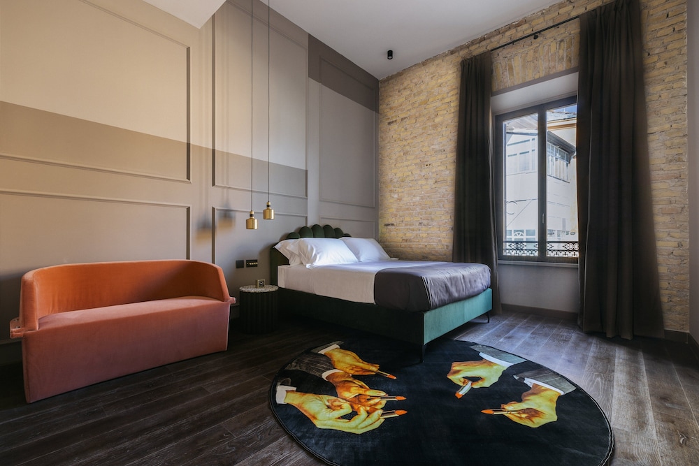 Deluxe Room, 1 King Bed (Chapter Double) photo 3