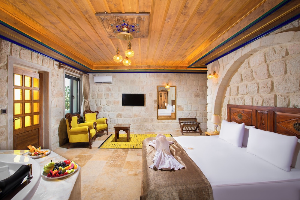 Signature Room, Terrace, City View - Photo 3