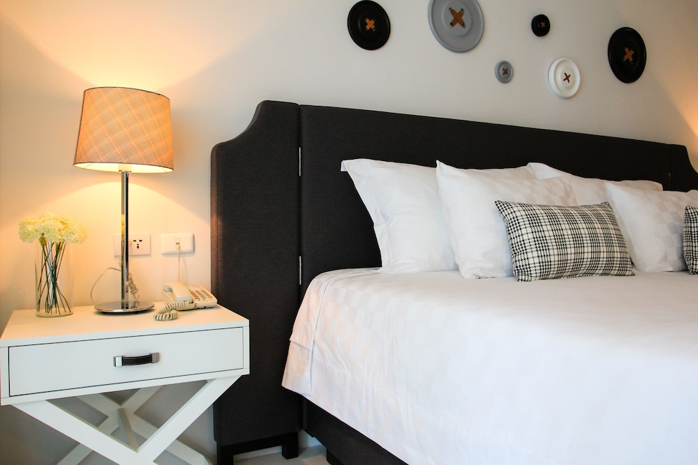 Deluxe Room, Pool View - Photo 5