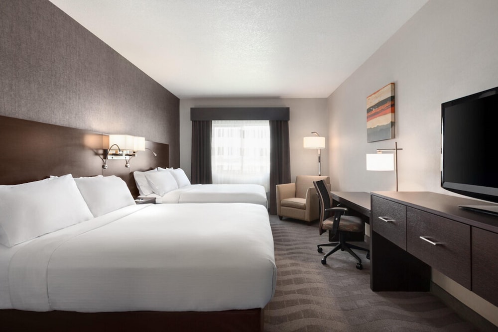 Suite, 2 Queen Beds, Sofa Bed - Dog Friendly photo 3