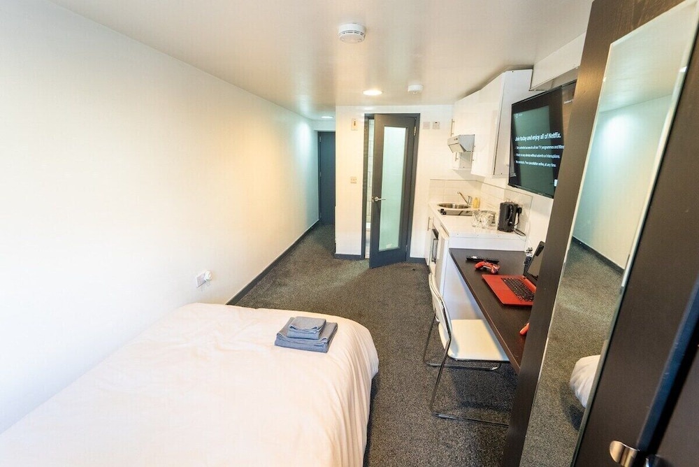 Standard Studio, Ensuite (Studio 3) - Photo 5