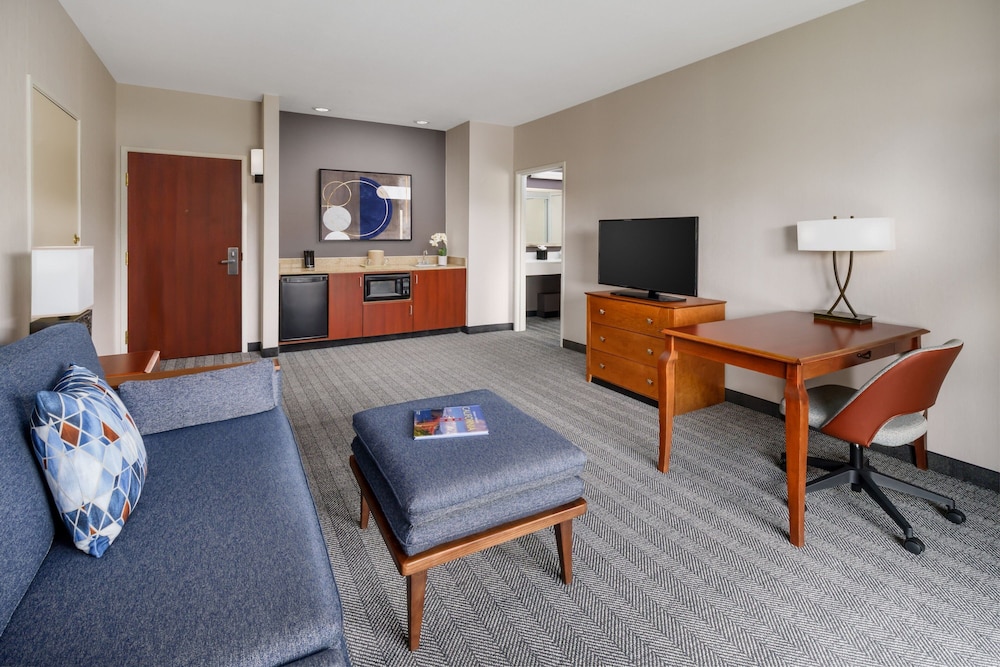 Suite, 1 Bedroom - Photo 1