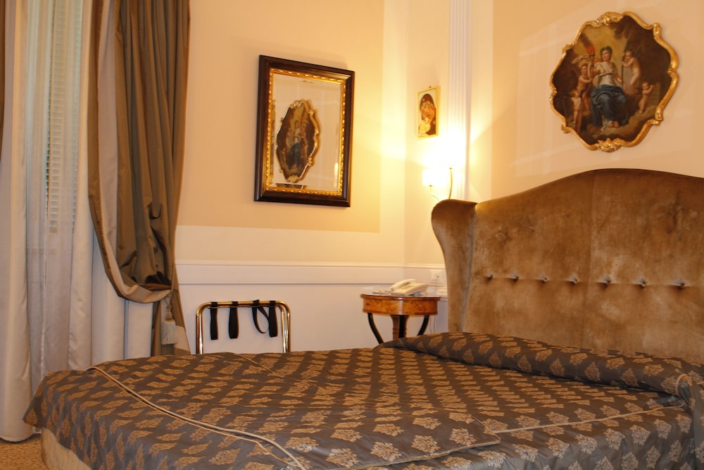 Standard Double or Twin Room photo 1