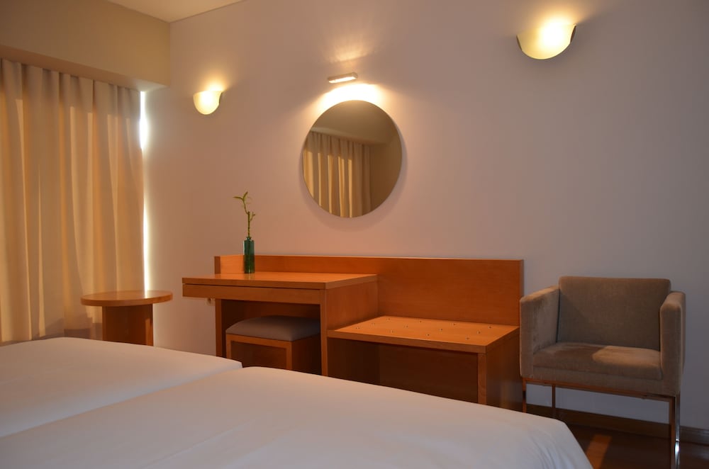 Double or Twin Room, Partial Sea View photo 3