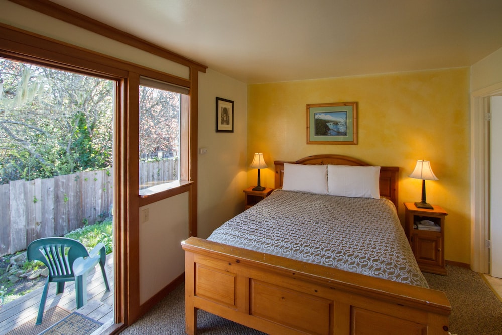 Classic Cottage, Private Hot Tub (Garden Cottage) photo 1