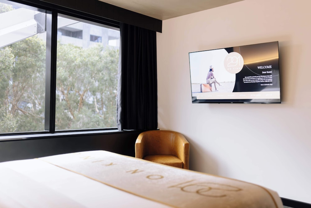 Deluxe Apartment, 1 Bedroom, Mobility Accessible photo 2
