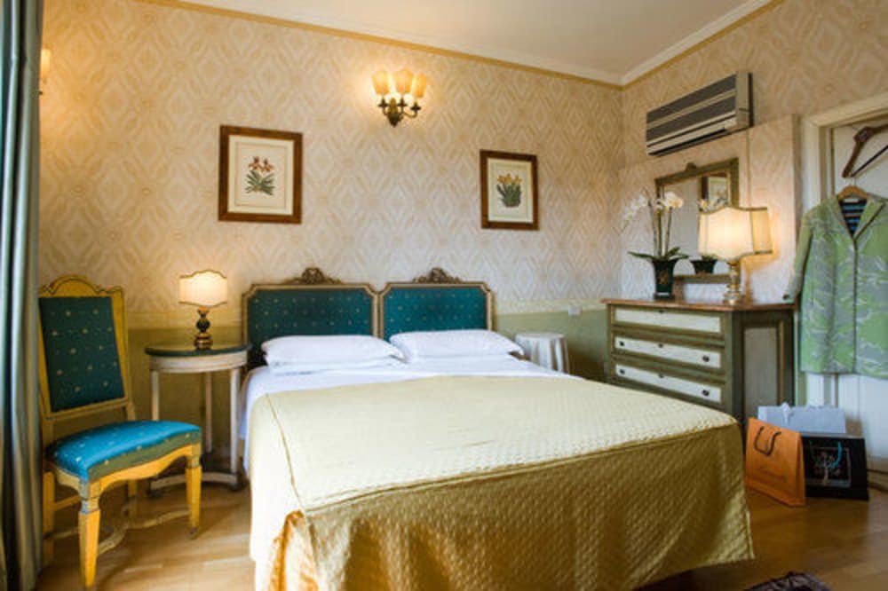Superior Double or Twin Room photo 2