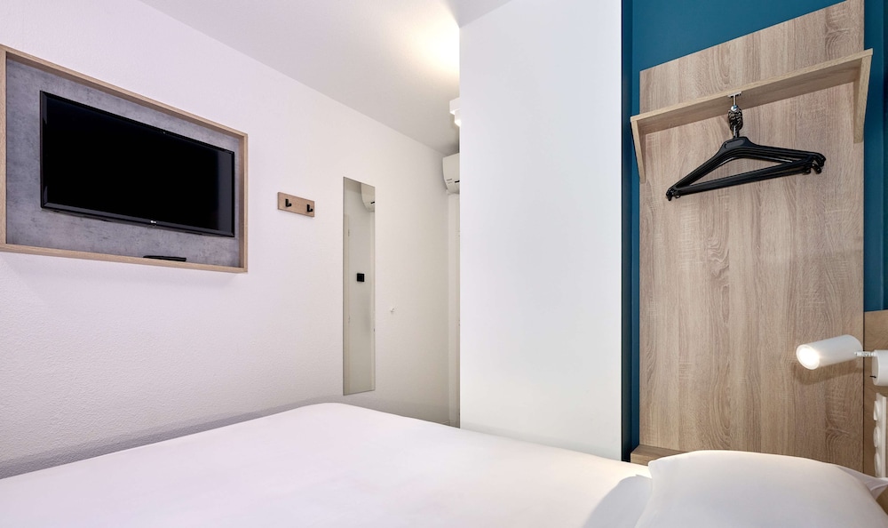 Standard Double or Twin Room, 1 Double Bed - Photo 5