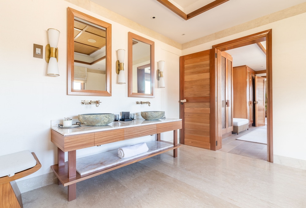 One Bedroom Emperor Villa with Pool - Photo 5