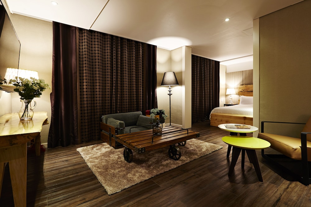 Suite (Double) photo 2