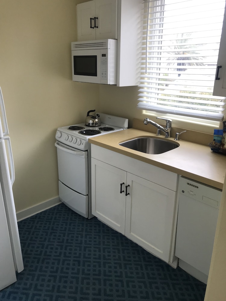 Standard Suite, 1 King Bed, Garden View - Photo 2