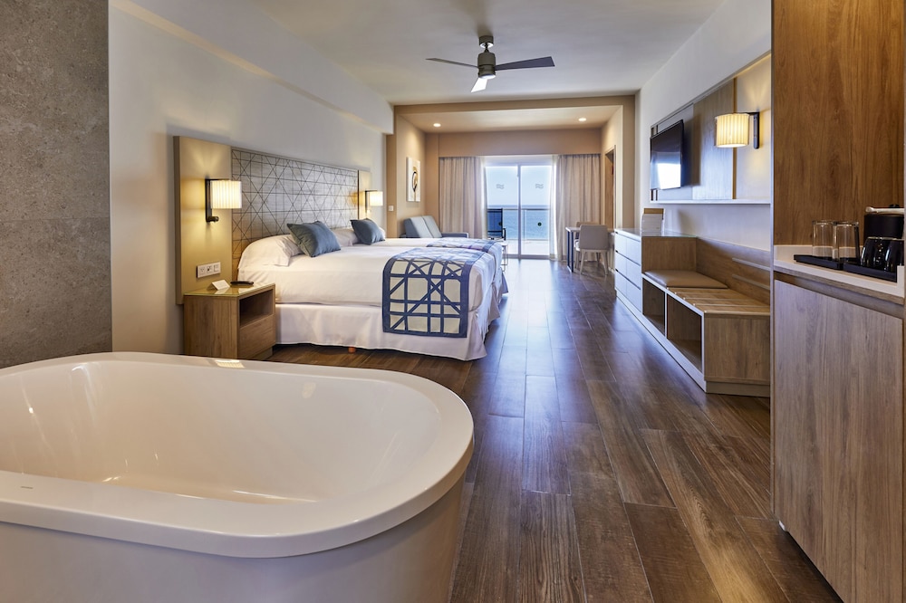 Junior Suite, Oceanfront (elite Club, B2c-us)