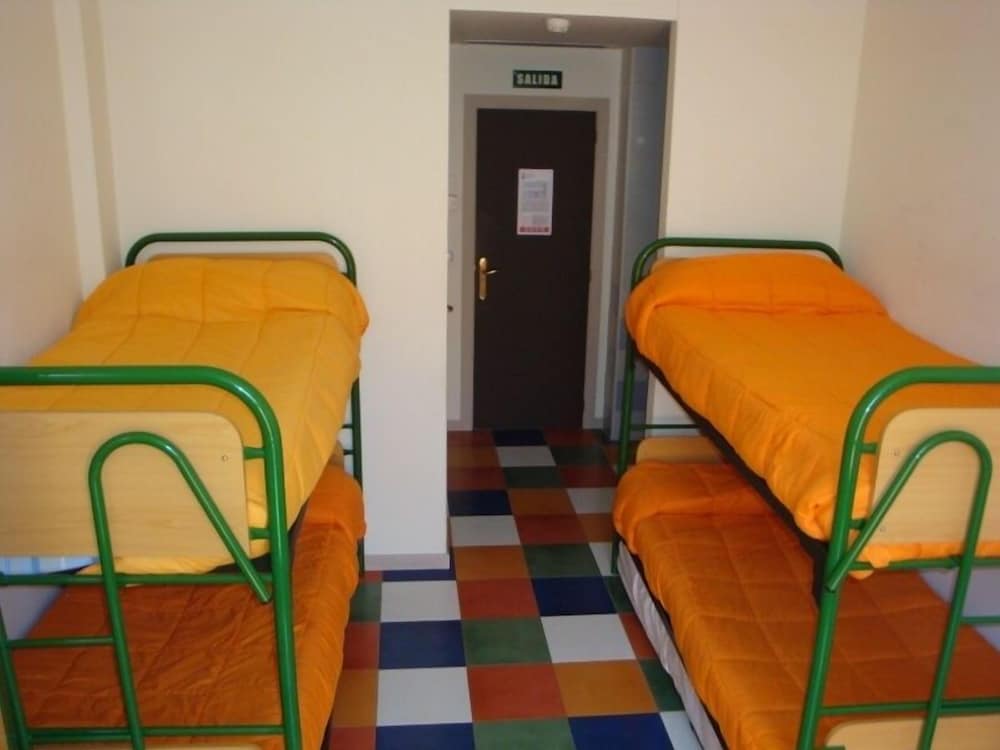 Shared Dormitory, Shared Bathroom (2 Bunk Beds)