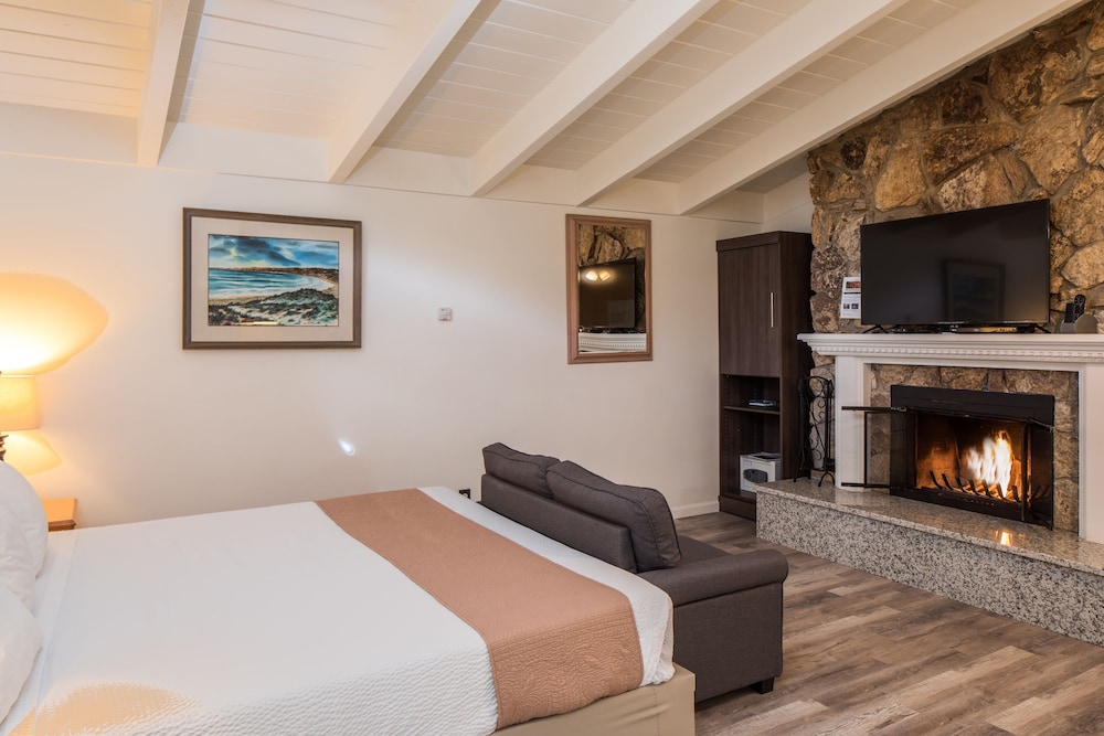 Luxury Studio, 1 King Bed with Sofa bed, Kitchen (1 King Bed) photo 2