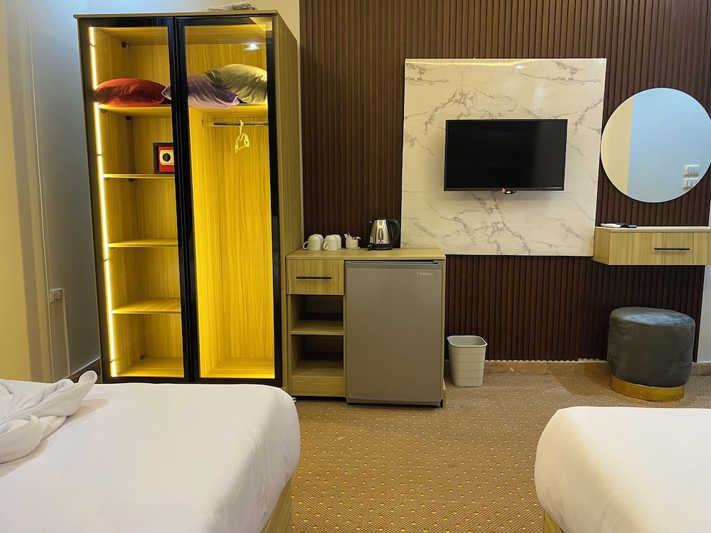 Suite, 2 Queen Beds, Non Smoking - Photo 8