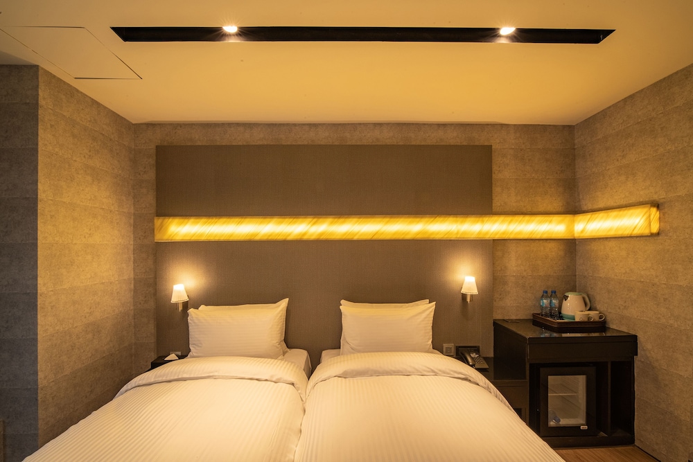 Deluxe Twin Room, 2 Twin Beds, City View photo 2