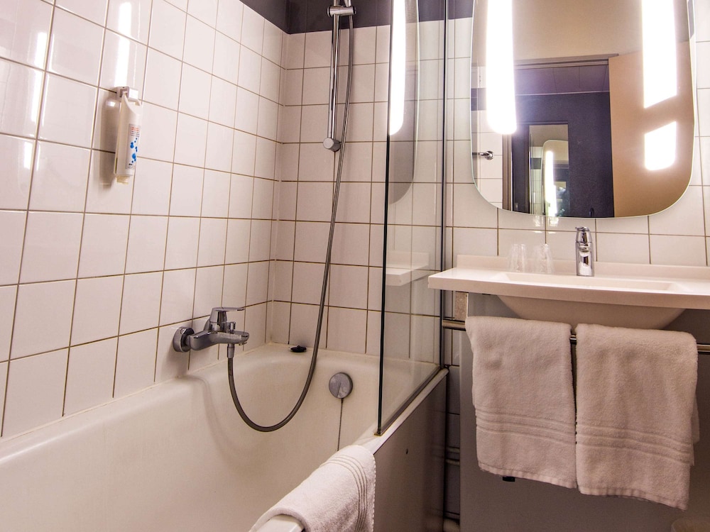 Standard Room, 2 Twin Beds - Photo 7