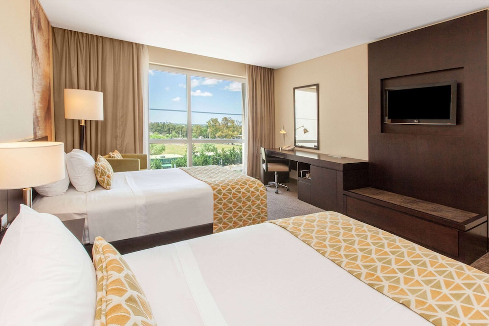 Superior Room, 1 King Bed photo 3