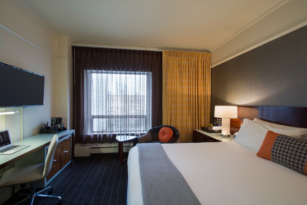 Deluxe Room, 1 King Bed - Photo 1