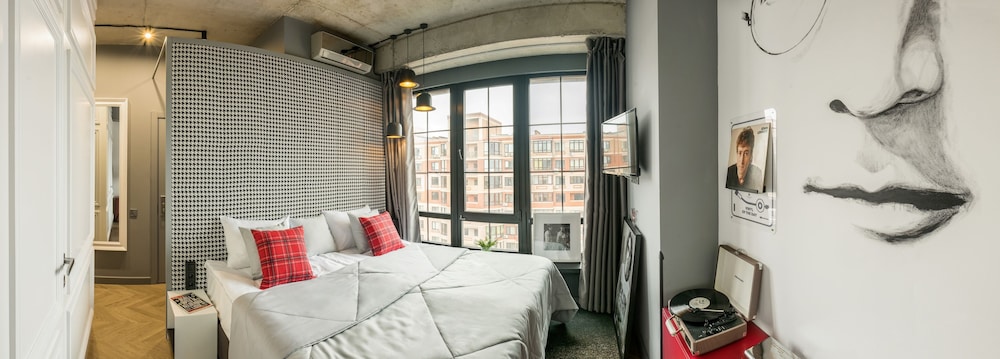 Superior Room (John Lennon)