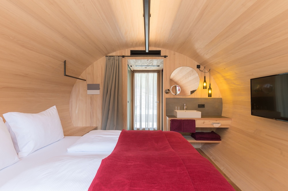 Honeymoon Studio Suite photo 3