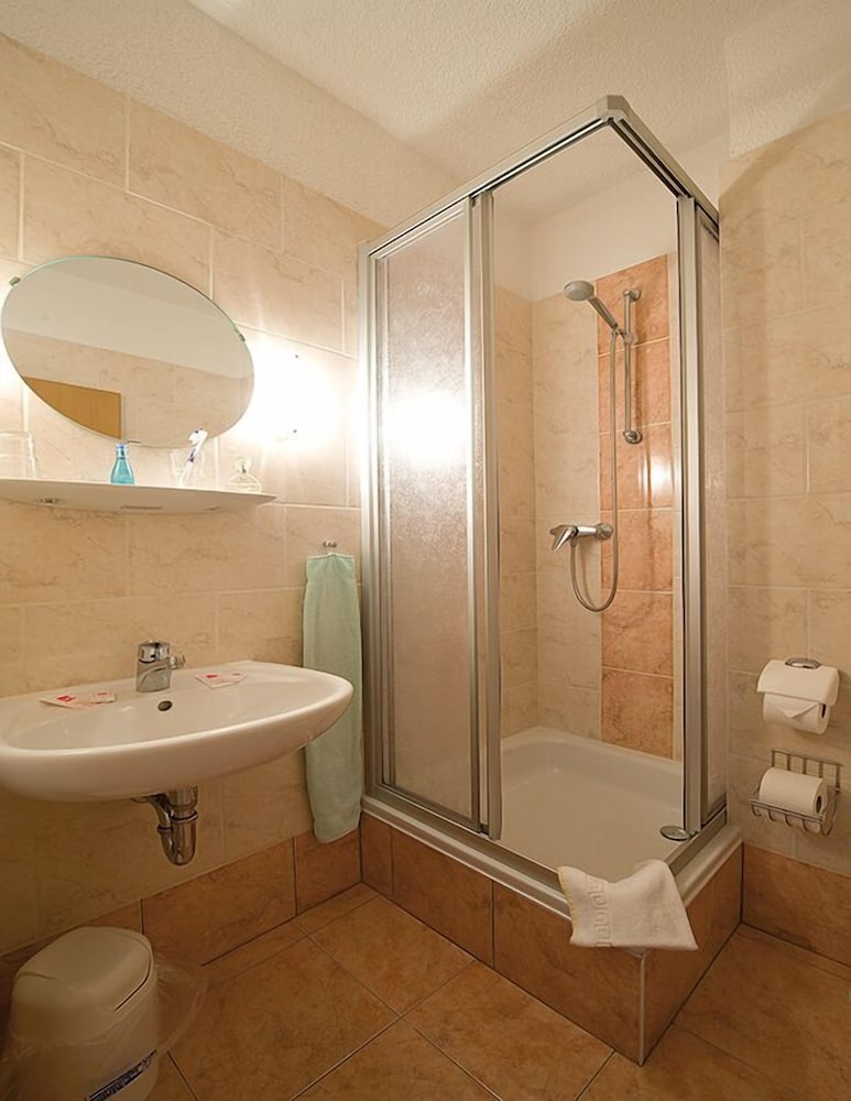 Double Room with Extra Bed photo 3
