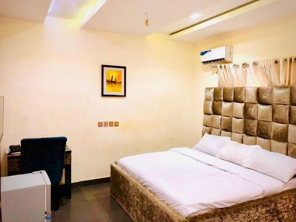 Economy Room, Balcony, City View photo 2