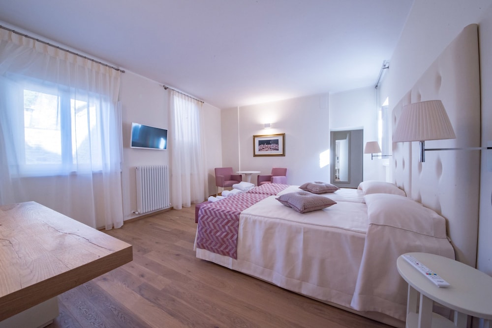 Double or Twin Room photo 1