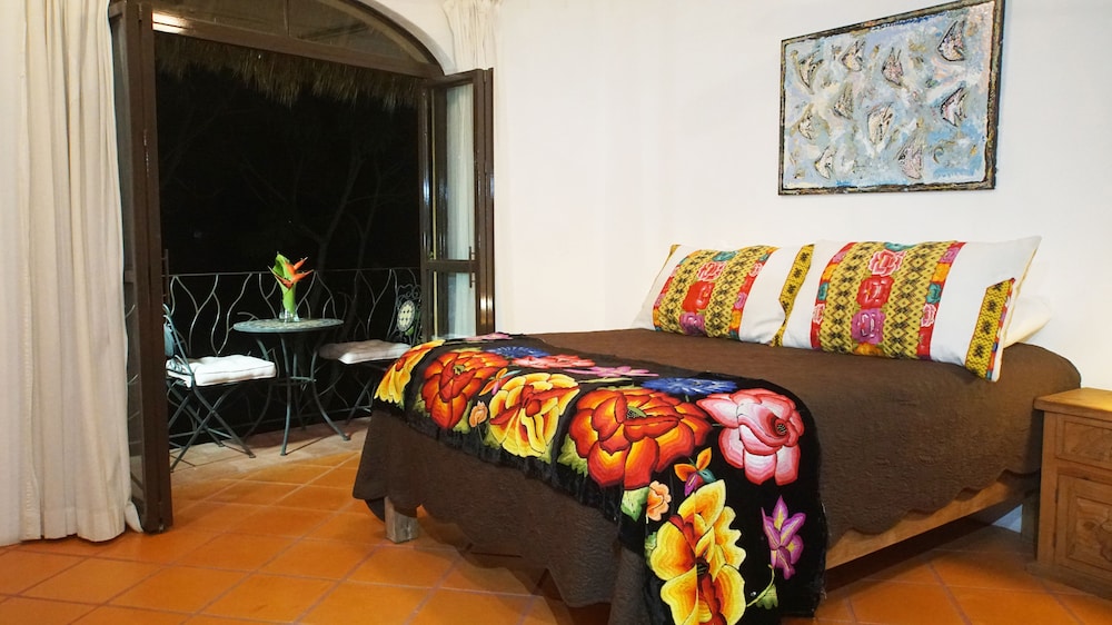 Unit #2 Studio Suite, 1 Queen Bed, Kitchenette