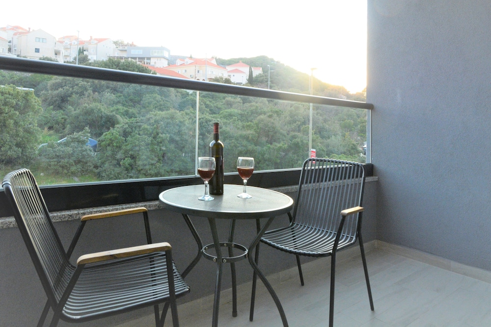 Superior Double Room thumbnail 5