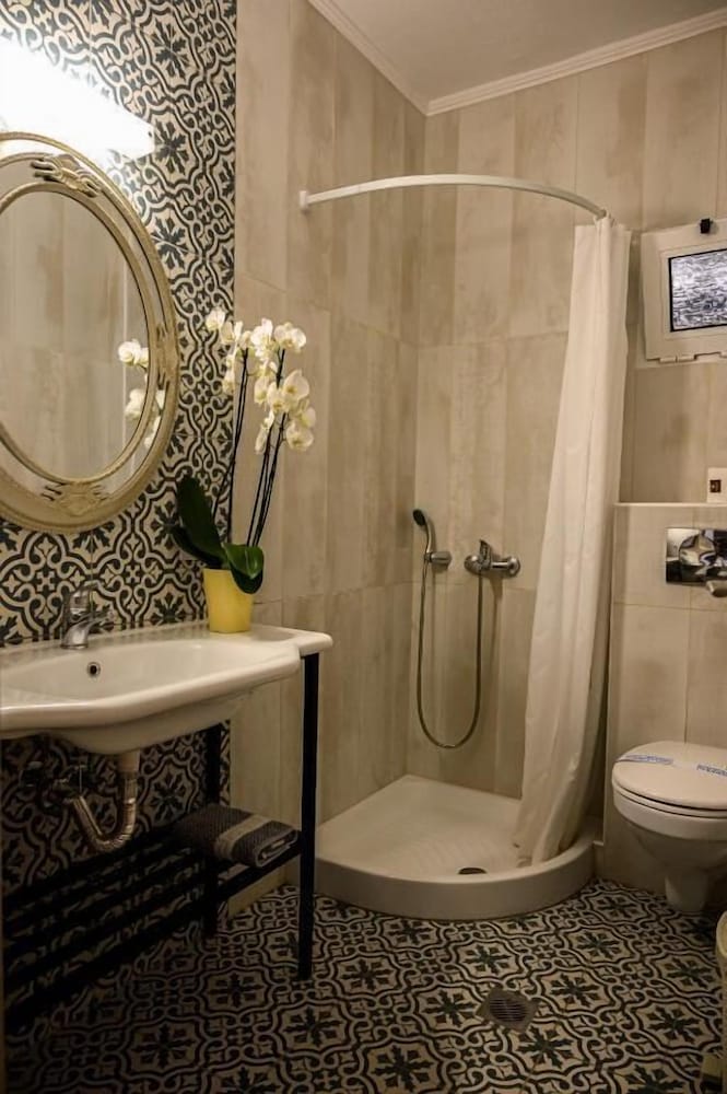 Deluxe Triple Room - Photo 2