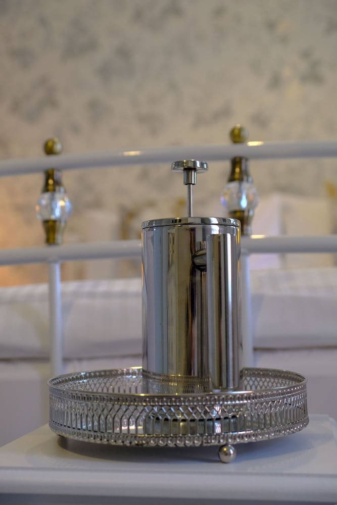 Double Room (King-Ensuite with Shower) photo 3