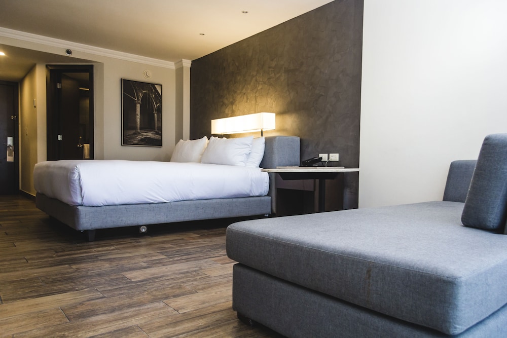 Room, 1 King Bed (High Floor) - Photo 4